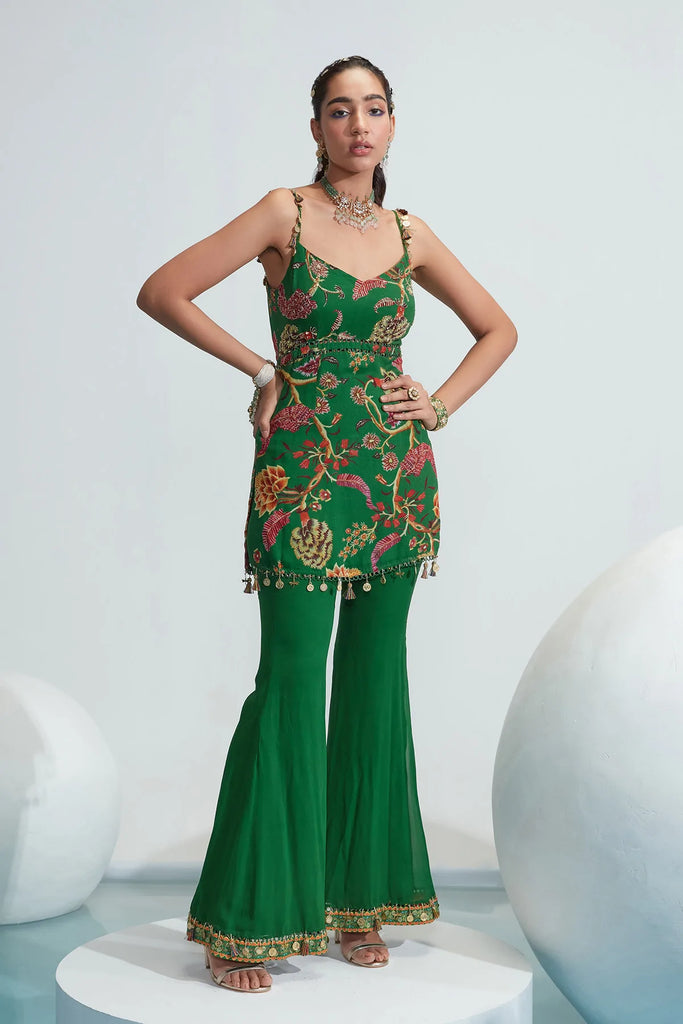 indian clothes uk, india clothing, indian outfit women, indian clothes online uk, dress indian, indian dresses uk, indian lehengas, gown india, traditional indian dresses, dresses for wedding wear, dresses for cocktail, wedding outfits indian, anarkali, evening dresses for party, bridal asian outfit, Lehenga, Lehnga, Shoulder veil dress, Indian partywear, Ethnic fashion, Bollywood outfit, Green Kurta Set, Embroidered Kurta Set
